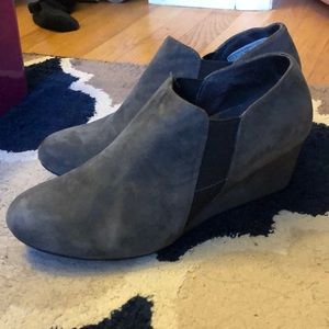 Vionic wedge shoe US 8.5